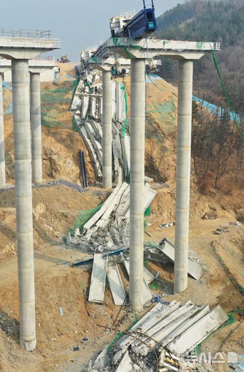 安城高速道路橋梁崩壊事故の凄惨な現場