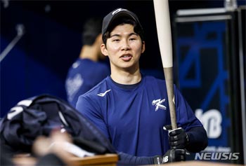MLB：ド軍・ロバーツ監督「金慧成、打撃に疑問」　マイナー降格の可能性も