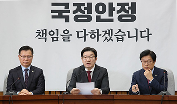 ▲先月28日、ソウル・汝矣島の韓国国会で行われた院内対策会議で、冒頭発言をする与党・国民の力の権性東（クォン・ソンドン）院内代表。写真＝ナム・ガンホ記者