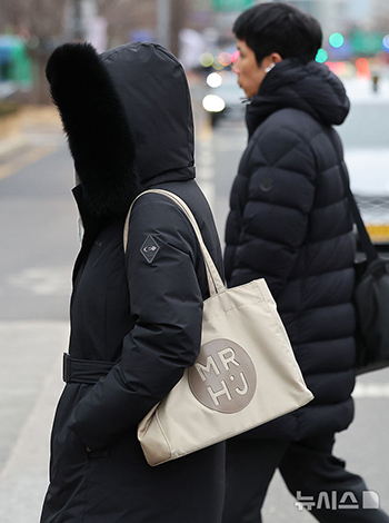 寒さがぶり返して再び防寒対策　／ソウル