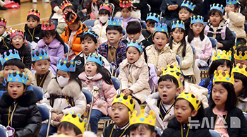 「僕たち／私たち小学生になったよ」