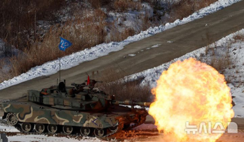 韓米連合首都機械化歩兵師団の統合火力実弾射撃訓練