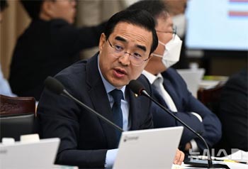 ▲質疑する朴洪根（パク・ホングン）議員。写真＝NEWSIS