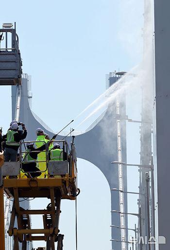 釜山市広安大橋で春を迎える清掃作業