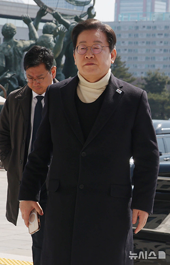 防弾服を着用した李在明代表