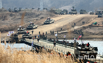 韓米連合諸兵種協同渡河訓練