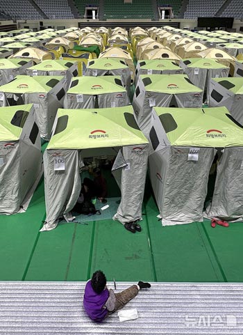 避難所の山火事被災者　／慶尚北道