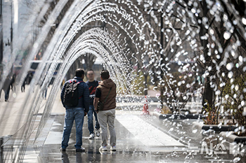 光化門広場の噴水が再稼働