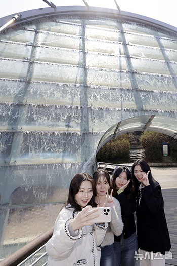 アクアアートのウォータースクリーンが稼働