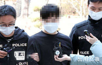 警察車両の窓ガラス割った男　令状実質審査で出頭　／ソウル