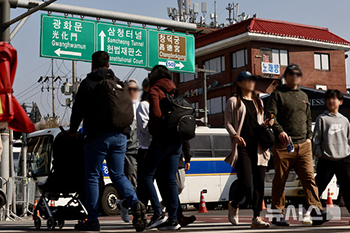 弾劾決定後　日常取り戻した憲法裁判所前　／ソウル