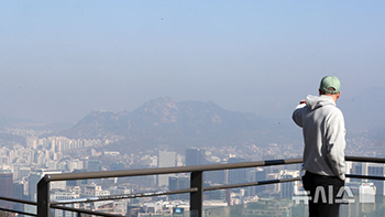 PM2.5でかすむ空　／ソウル