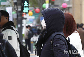 ダウンジャケットが必要な肌寒い4月の出勤　／ソウル