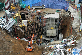 新安山線トンネル崩落事故の現場