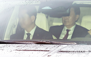 裁判を終えて帰宅する尹錫悦前大統領