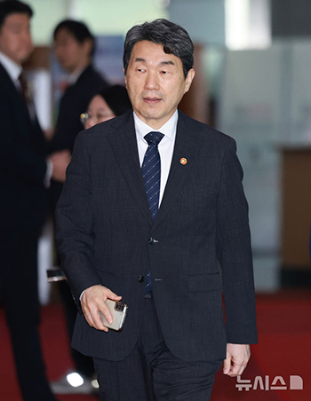 写真＝大統領室通信写真記者団