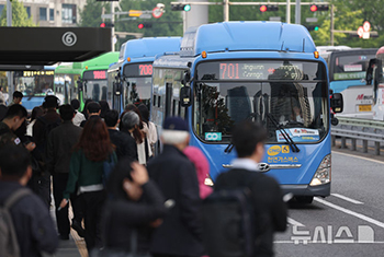 「順法闘争」2日目に入った市内バス　／ソウル