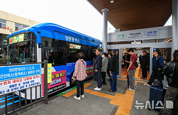 韓国初、バス用島式プラットホームが正式開通＝済州