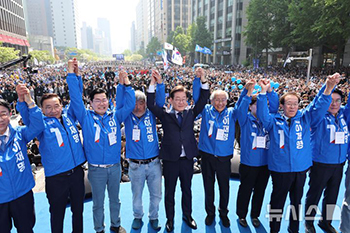 写真＝共同取材団