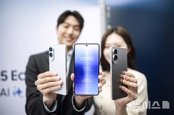 サムスン電子　極薄スマホ「Galaxy S25 Edge」公開