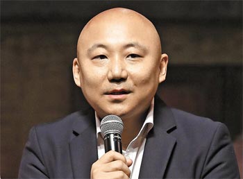 人気漫画家チュ・ホミンさんの息子を虐待して一審有罪の小学校教諭、二審で無罪　水原地裁