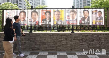 韓国大統領選候補者の選挙ポスター掲示　／仁川