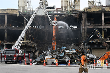 「火災」韓国大手クムホタイヤ第2工場の解体作業　／光州
