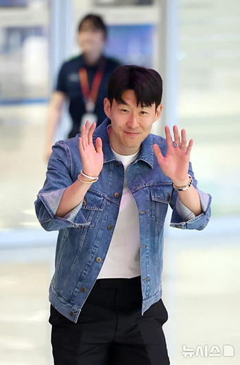 明るい表情で韓国に戻って来たソン・フンミン