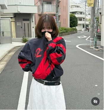 ａｅｓｐａカリナの服に赤文字の「２」　大統領選候補テレビ討論会中に投稿後削除