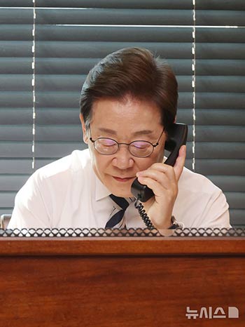 韓国合同参謀本部議長から軍統帥権委譲報告を受ける李在明大統領