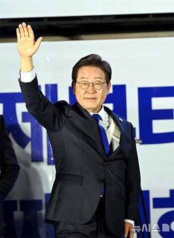 中学・高校に通えず少年工として6年間工場勤務、最底辺からはい上がってきた李在明大統領