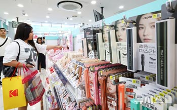 「1000ウォン台で手に入るK-ビューティー」ダイソー化粧品売上増加