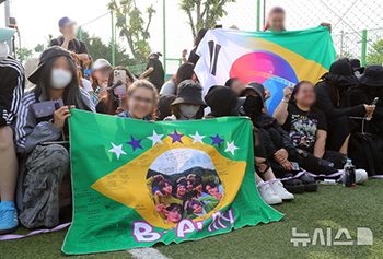 BTS・RM ＆ Vの除隊を待つARMYたち　／江原道