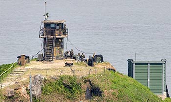 ▲京畿道坡州市の南北軍事境界線付近にある北朝鮮向け宣伝放送用の拡声器（2024年6月9日撮影）。写真＝news 1