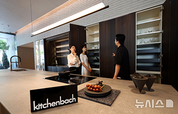 「フラッグシップ・ノンヒョン」でkitchenbachの新製品を公開