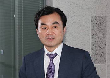 ▲韓国国防部（省に相当）長官に指名された与党・共に民主党の安圭伯（アン・ギュベク）議員／ナム・ガンホ記者