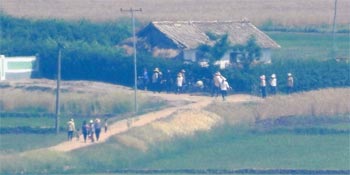 ▲仁川市の江華平和展望台から見た北朝鮮・黄海道開豊郡ののどかな風景／聯合ニュース