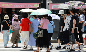 強い日差しで日傘は必須