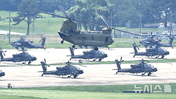 離陸準備中のCH47チヌーク