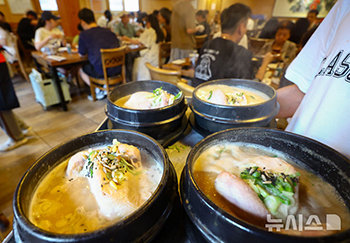 「中伏」を迎えて大忙しのサムゲタン専門店