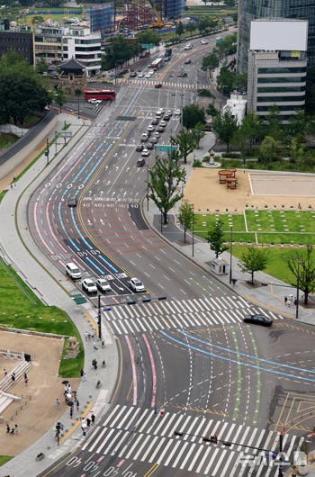 夏休みシーズン本番　閑散としたソウル市内の道路