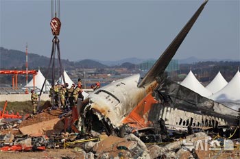 パイロットは完全無欠の存在なのか【コラム】　務安空港事故中間調査結果