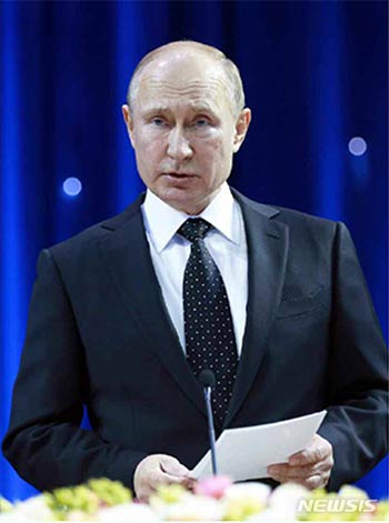 プーチン大統領の婚外子女性（22）「数百万の命を奪い私の人生も破壊」　父親を批判か