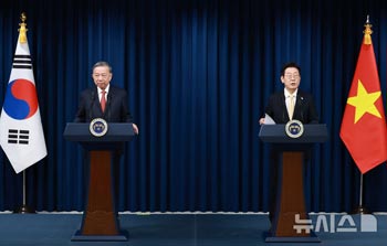 ▲写真＝大統領室通信写真記者団