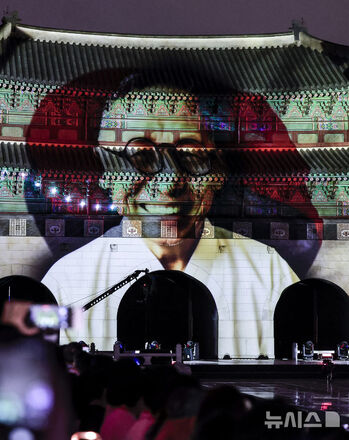 光復80年前夜祭　独立運動家・金九メディアファサード公演　／ソウル