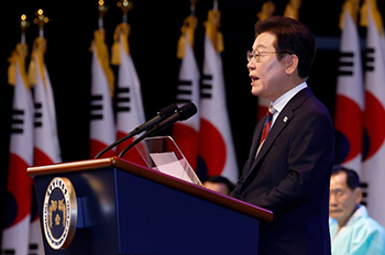 ▲ソウル市内の世宗文化会館で行われた80周年光復節記念式典で式辞を述べる李在明（イ・ジェミョン）大統領。15日撮影。／聯合ニュース