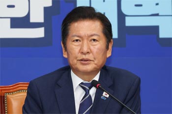 ▲韓国与党・共に民主党の鄭清来（チョン・チョンレ）代表／ニュース1