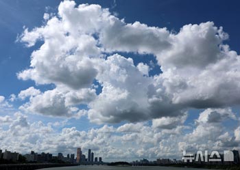 絵画のような空