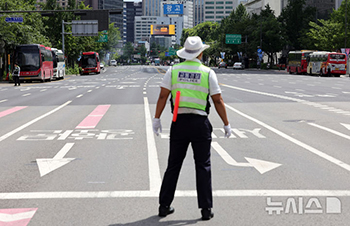 民防衛訓練で車の通行が規制された世宗大路