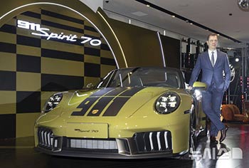 ポルシェ・コリア「新型911スピリット70」「911 GT3ツーリングパッケージ」韓国初公開